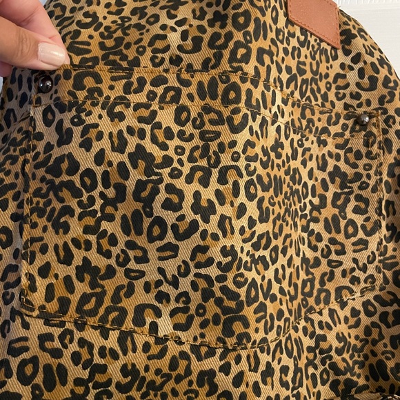 Cheetah print canvas bag with buttons to collapse or expand - Picture 3 of 5